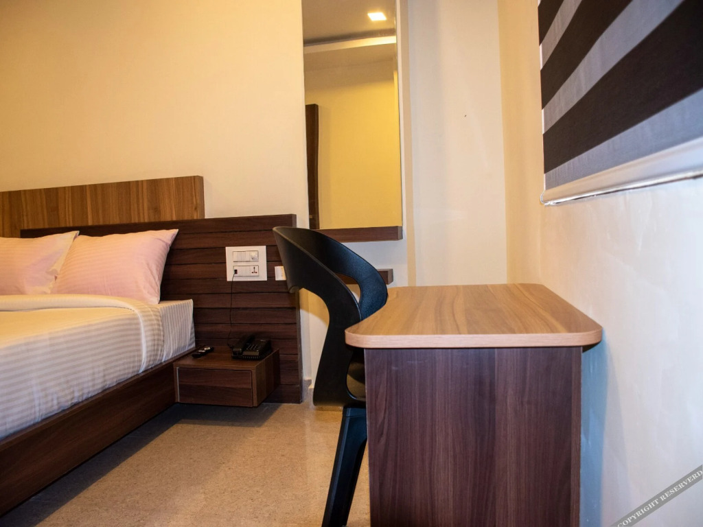 Бангалор: Crystal Inn Hotel