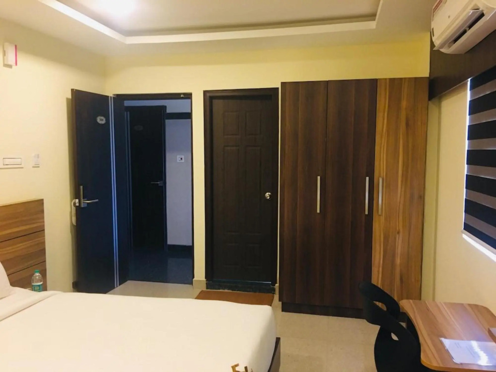 Бангалор: Crystal Inn Hotel