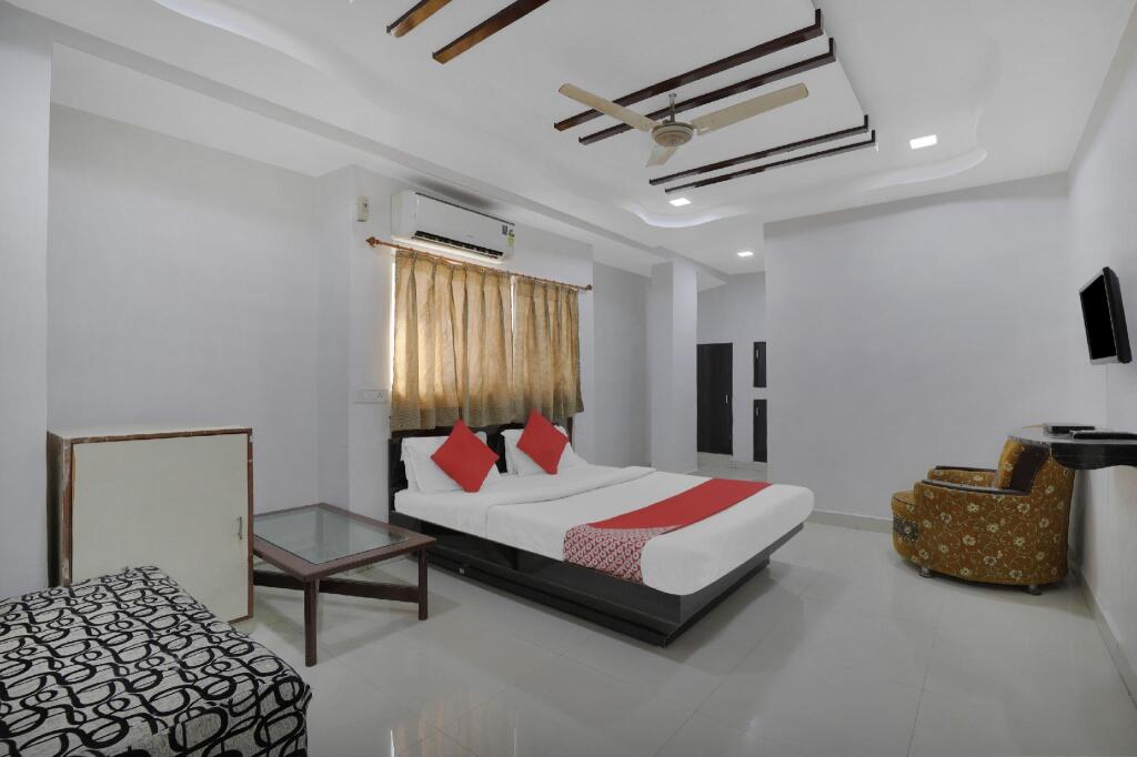 Ахмедабад: OYO Flagship 83069 Hotel Rudra Palace