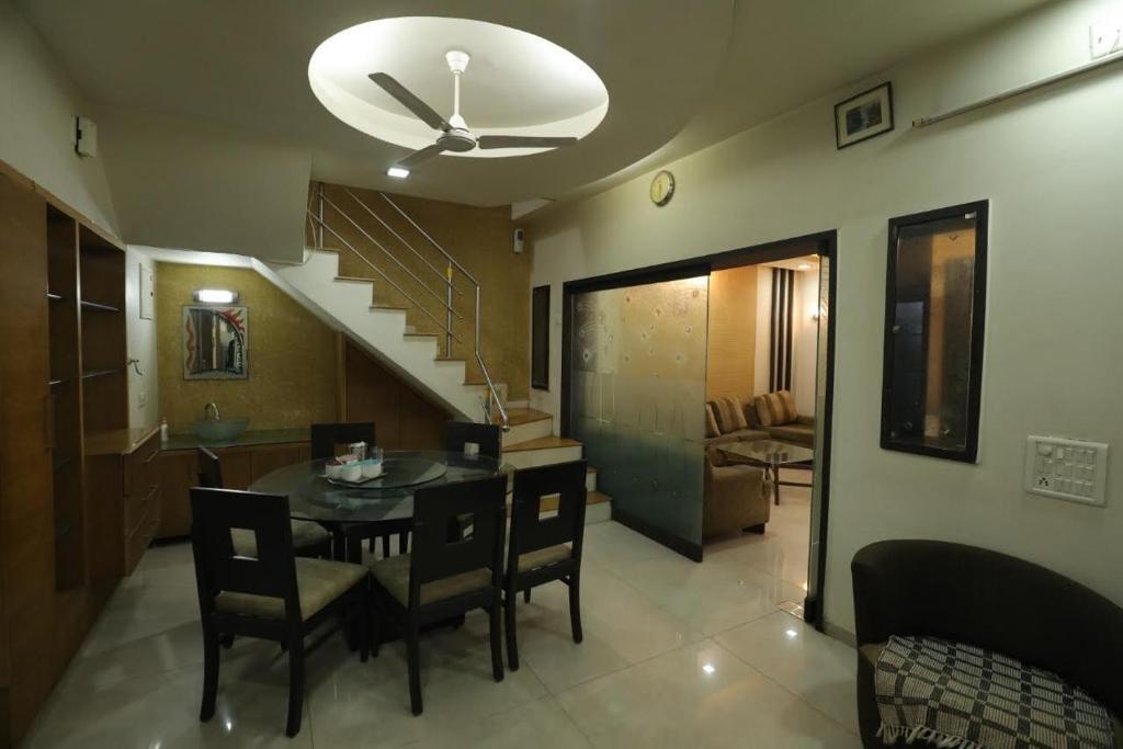 Ахмедабад: Elis Hospitality Service Parth Bungalow