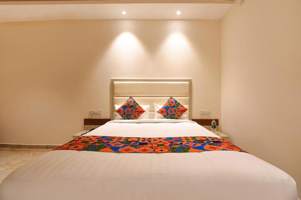 Бангалор: FabHotel High Rise