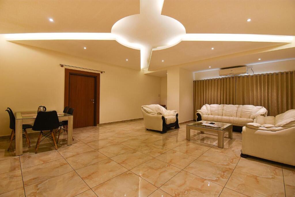 Бангалор: FabHotel High Rise