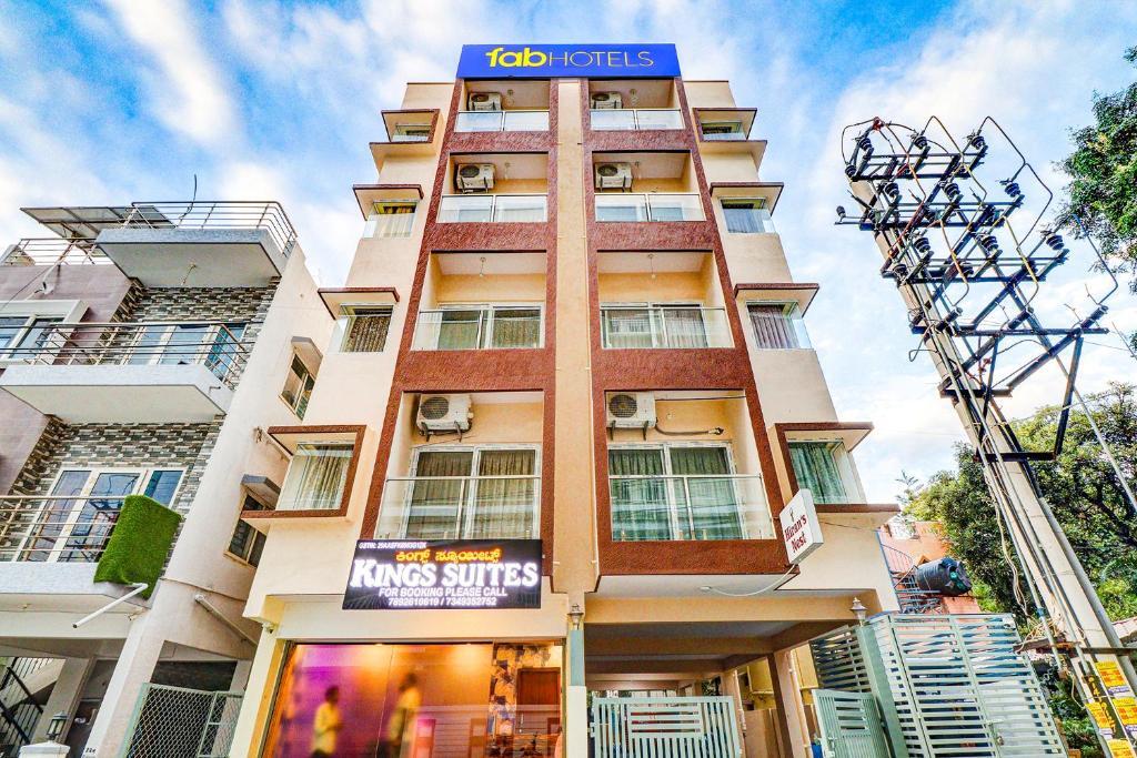 Fabhotel Kings Suites — фото 1
