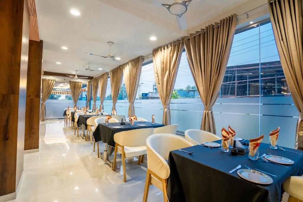 Ахмеднагар: Hotel New Panchratna