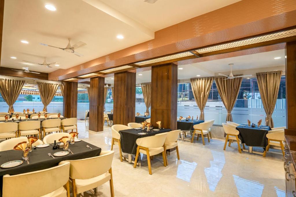 Ахмеднагар: Hotel New Panchratna