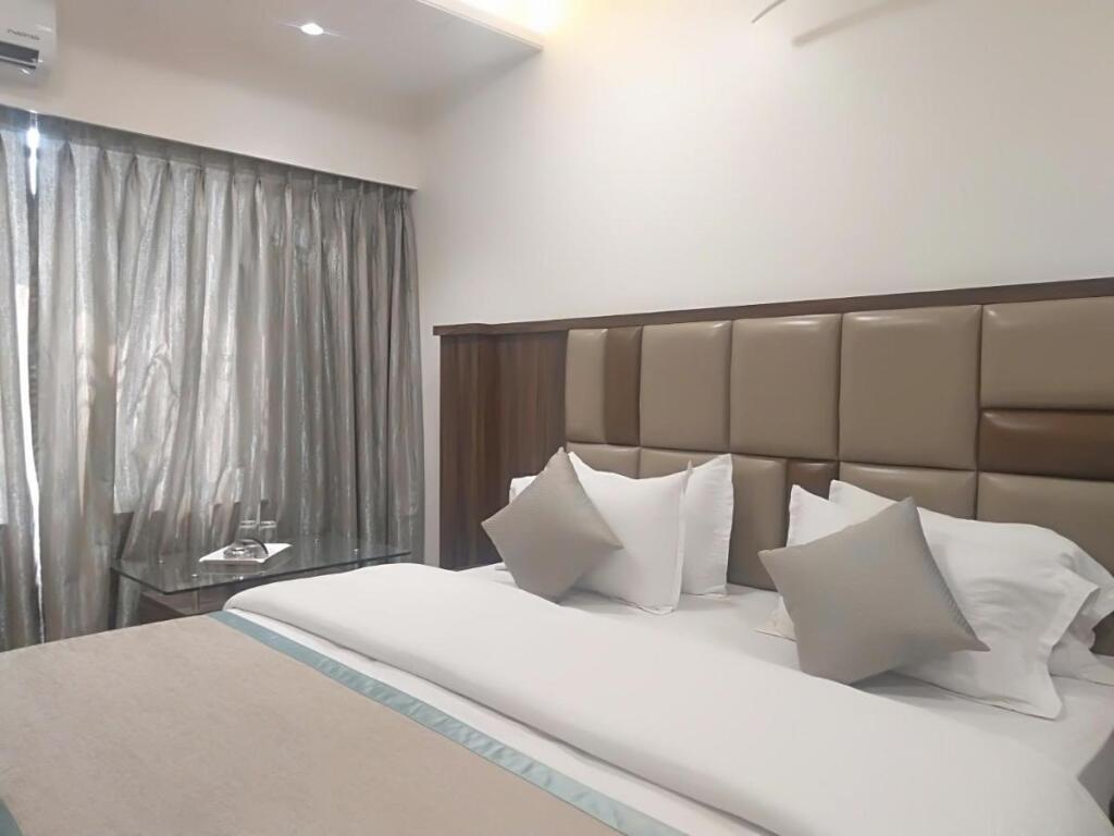 Ахмеднагар: Hotel Shiv Sangram