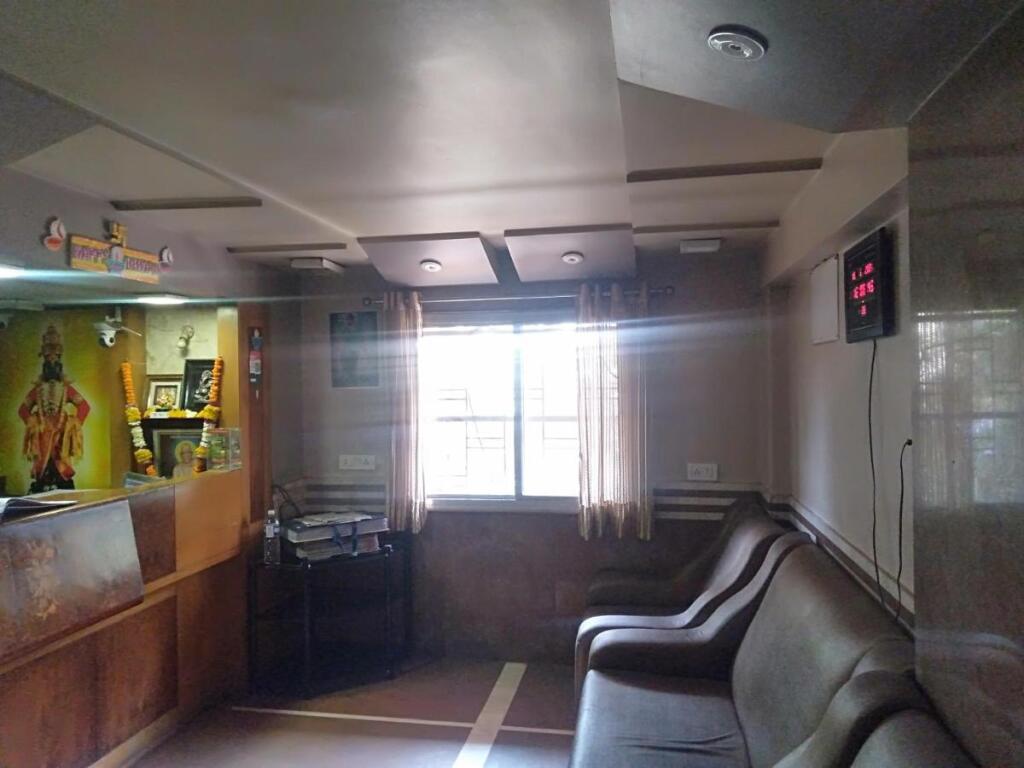 Ахмеднагар: Hotel Shiv Sangram
