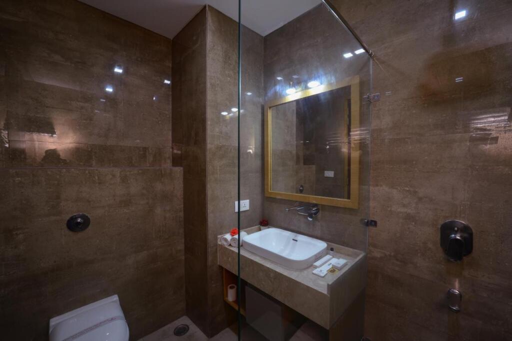 Коси: Wingston A TreeHouse Hotel Barsana