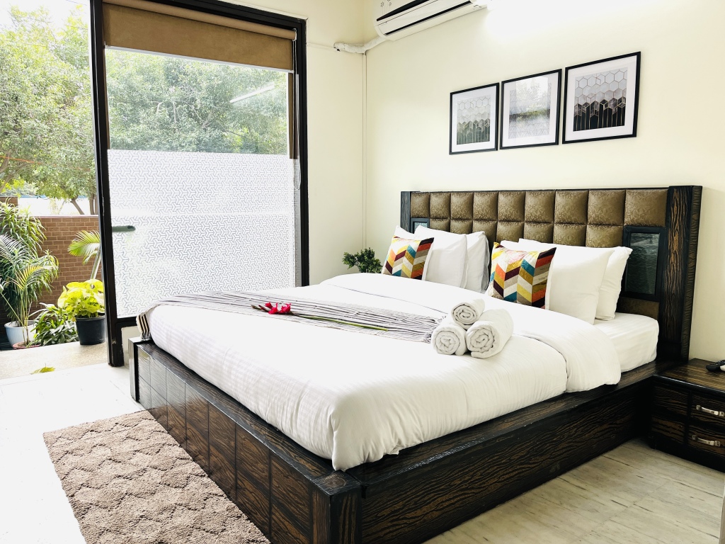Гуруграм: Bluo Classic - 2 Bhk Dlf Golf Course - Balcony, Lift
