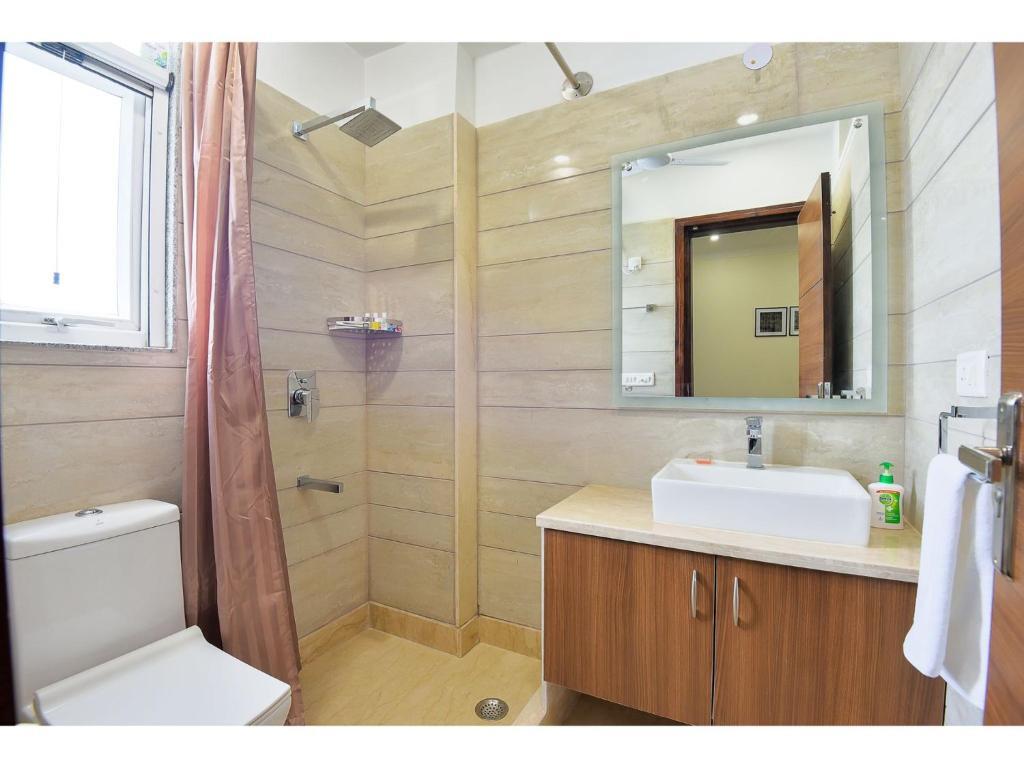 Гуруграм: BluO Classic Studio DLF Golf Course Road