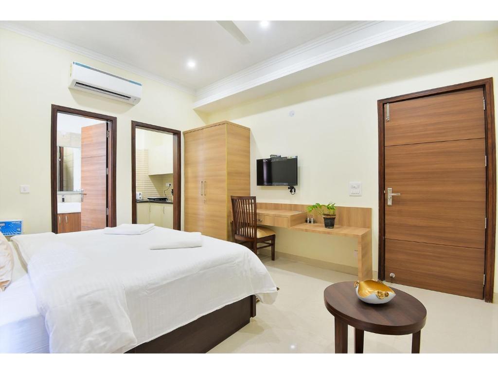 Гуруграм: BluO Classic Studio DLF Golf Course Road