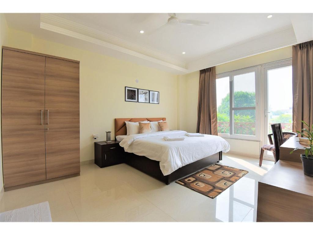 Гуруграм: Bluo Superior Studio Dlf Golf Course Road