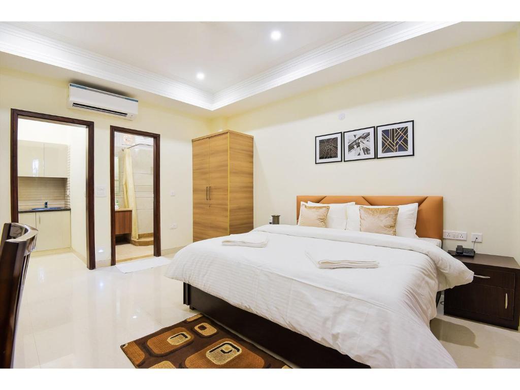 Гуруграм: Bluo Superior Studio Dlf Golf Course Road