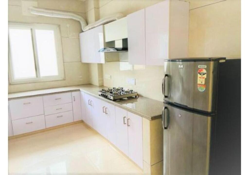 Гуруграм: Bluo 1Bhk - Dlf Cybercity, Mg Road - Balcony, Lift