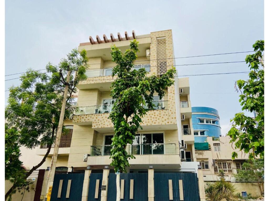 Гуруграм: Bluo 1Bhk - Dlf Cybercity, Mg Road - Balcony, Lift