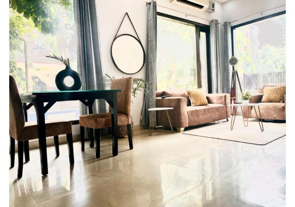 Bluo 3Bhk - Dlf Galleria - Bathtub, Balcony — фото 5
