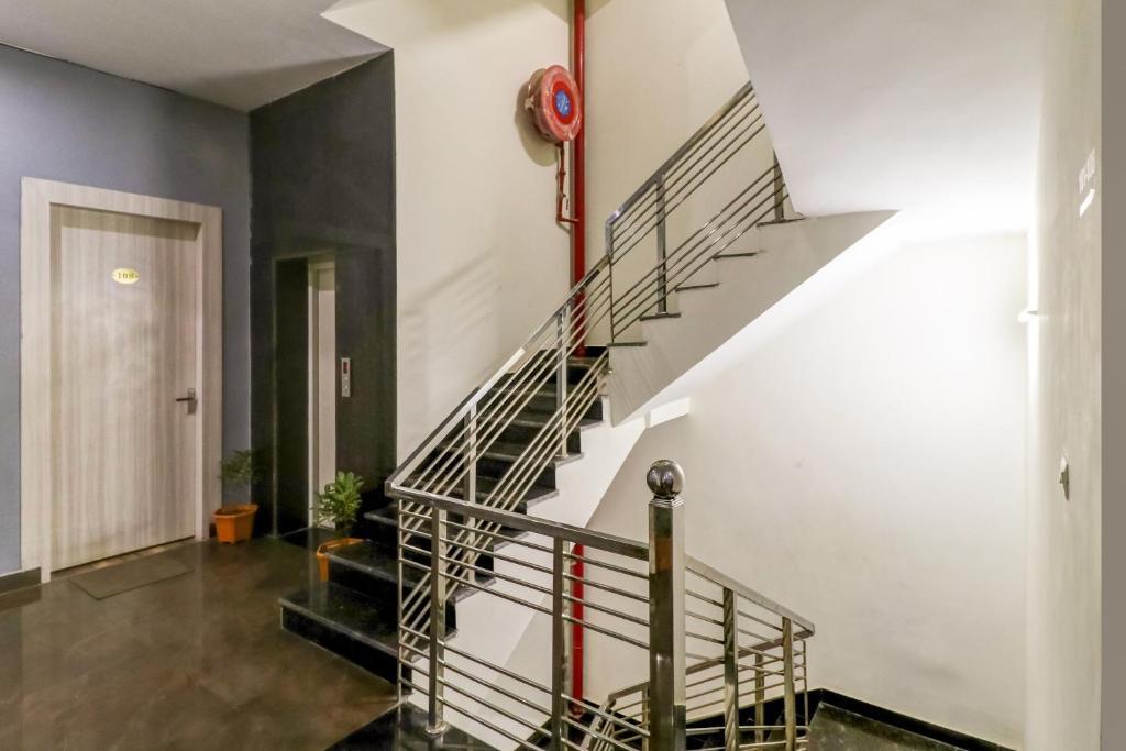 Гуруграм: OYO Townhouse 513 Hotel Skylight Near Medanta Hospital