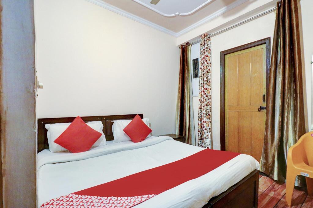 Нойда: OYO 78781 Ratiram Hotel