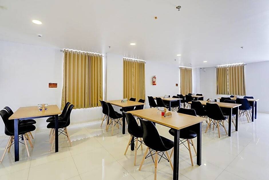 Вадодара: OYO SilverKey 80945 Ace Hotel