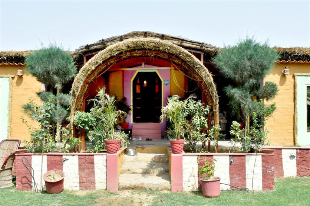 Алвар: The Raj Bangla