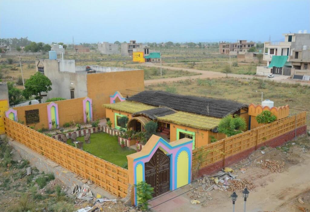 Алвар: The Raj Bangla