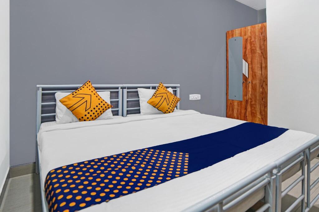 Райпур: SPOT ON 82844 Hotel The Blue Moon