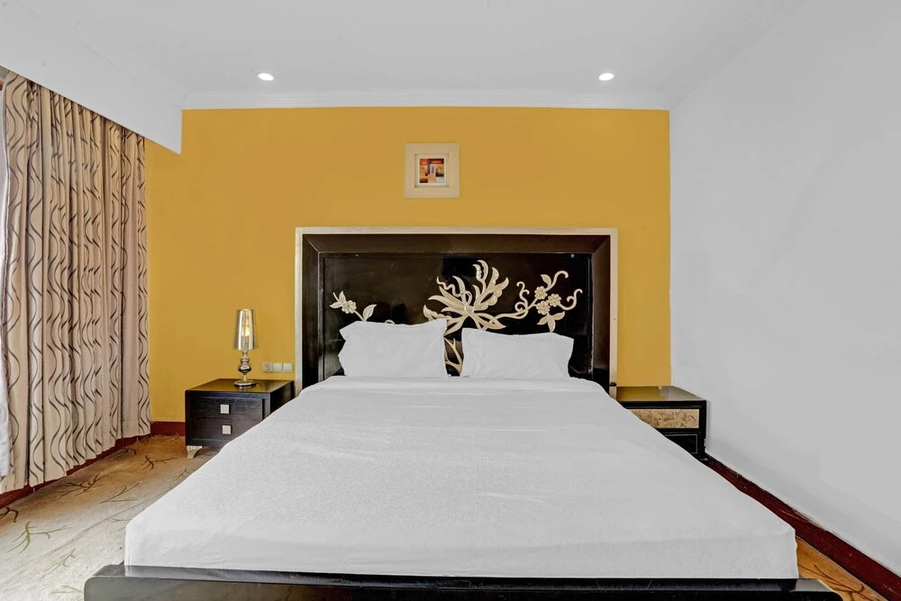 Мумбаи: Capital O 44161 Royal Palms Hotel - Lily Collection