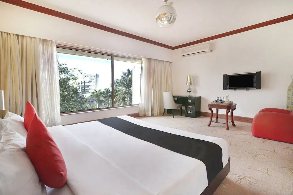 Мумбаи: Capital O 44161 Royal Palms Hotel - Lily Collection