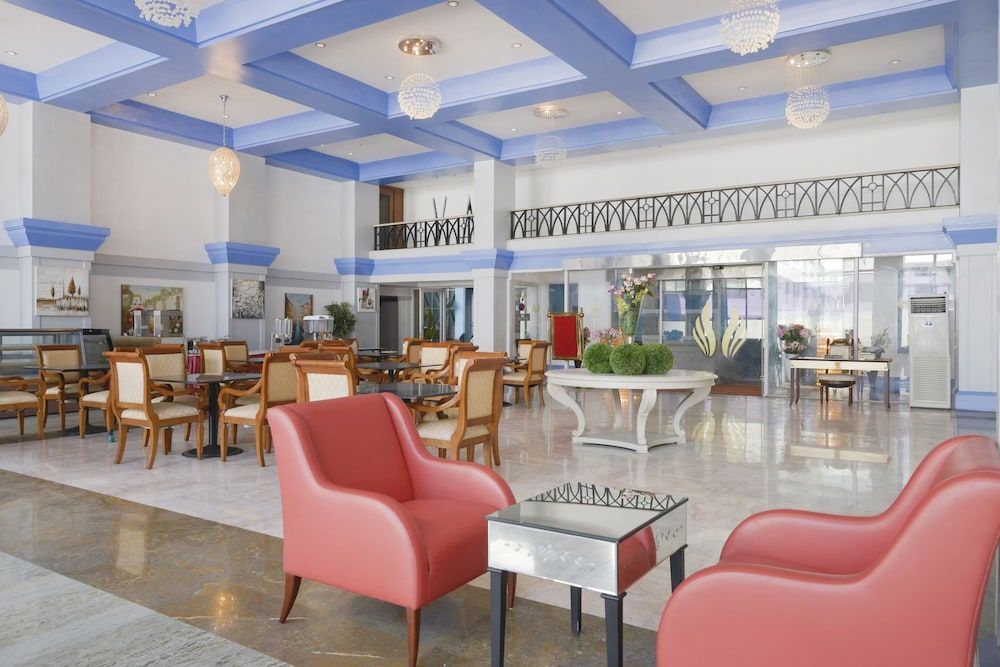 Мумбаи: Capital O 44161 Royal Palms Hotel - Lily Collection