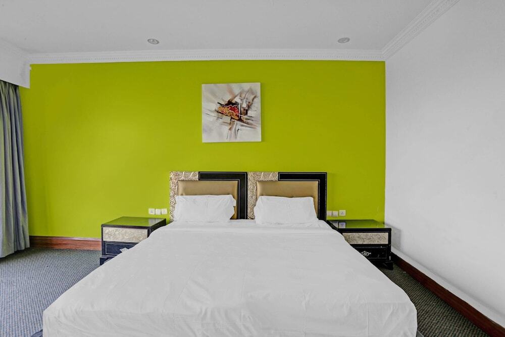 Мумбаи: Capital O 44161 Royal Palms Hotel - Lily Collection