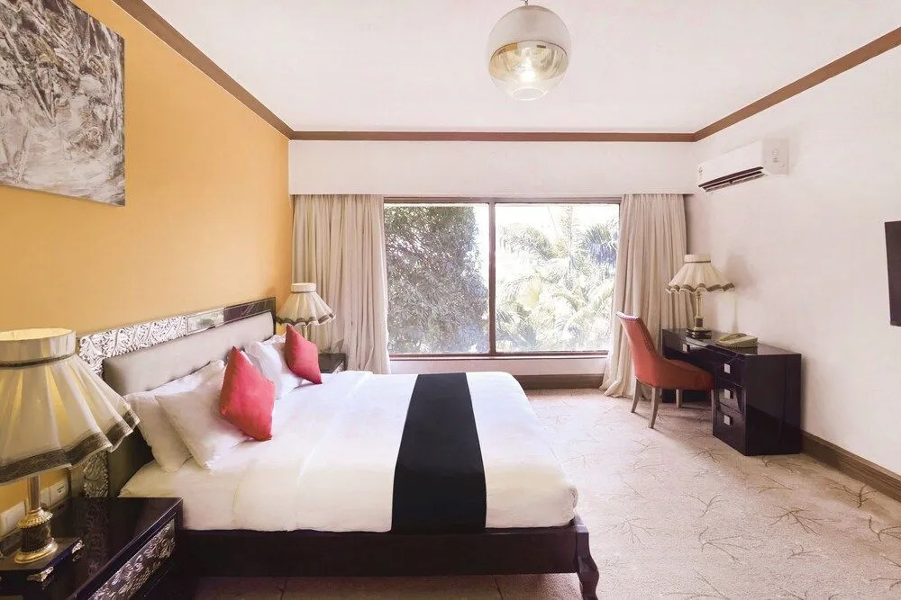 Мумбаи: Capital O 44161 Royal Palms Hotel - Lily Collection