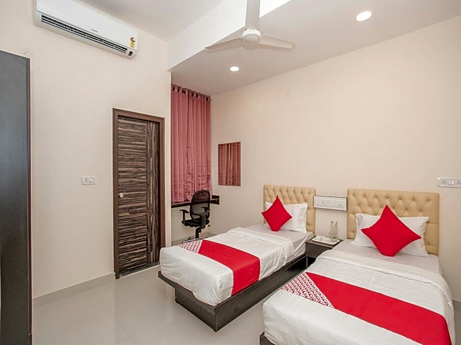 Super OYO Capital O 3 Square Near Sri Amruth Chithra Mandira — фото 4