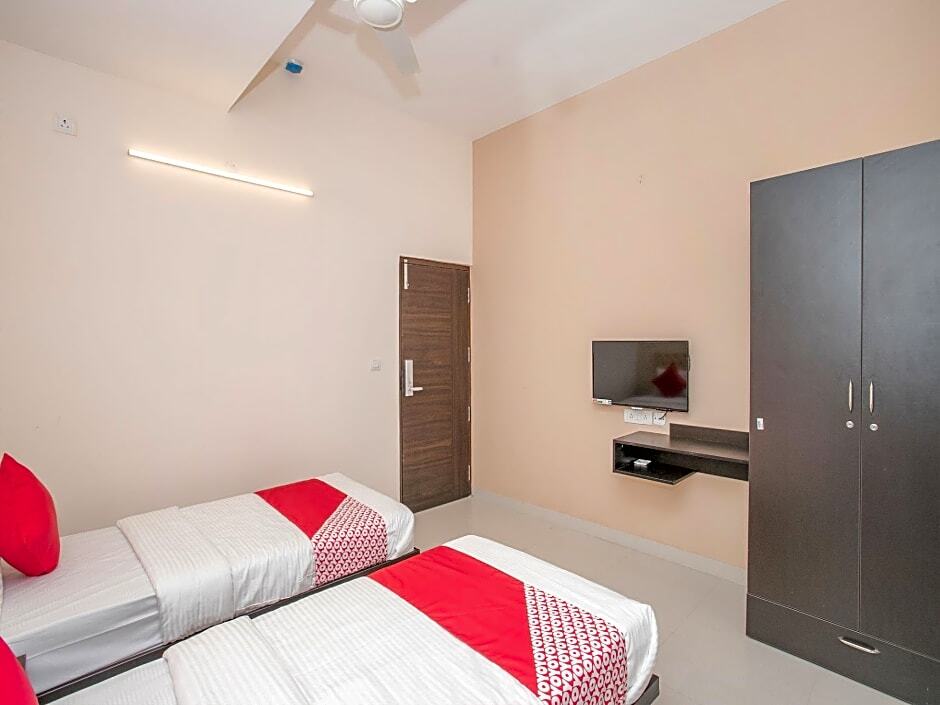 Бангалор: Super OYO Capital O 3 Square Near Sri Amruth Chithra Mandira