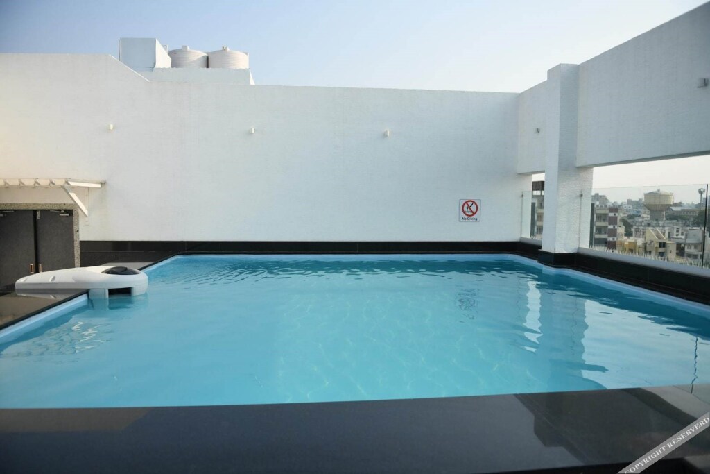 Ананд: Hotel Blueivy