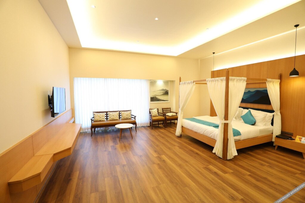 Ананд: Hotel Blueivy