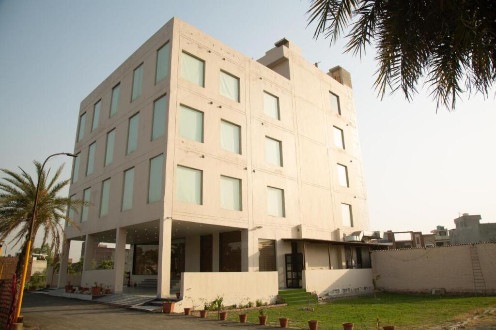 Амритсар: Comfort Hotel Amritsar by Choice Hotels