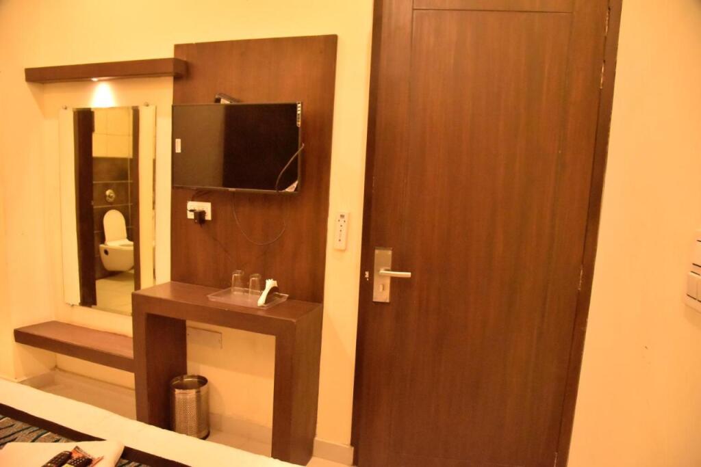 Амритсар: Hotel Crown