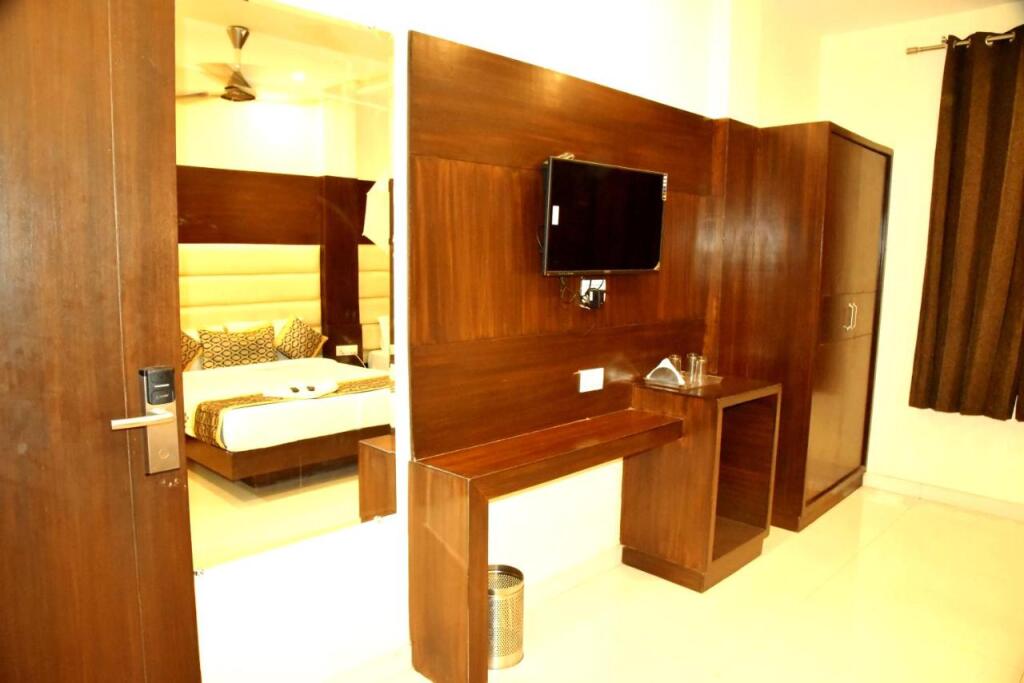 Амритсар: Hotel Crown