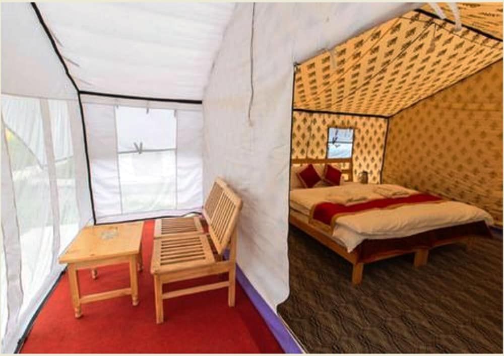 Хундер: TIH Magpie Camp