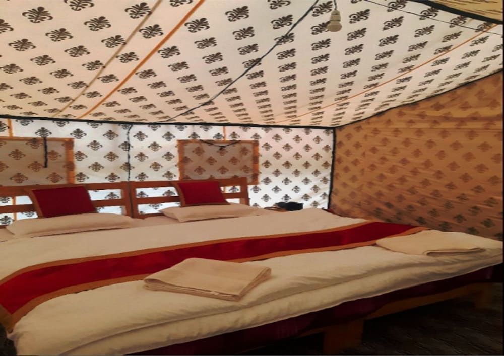Хундер: TIH Magpie Camp