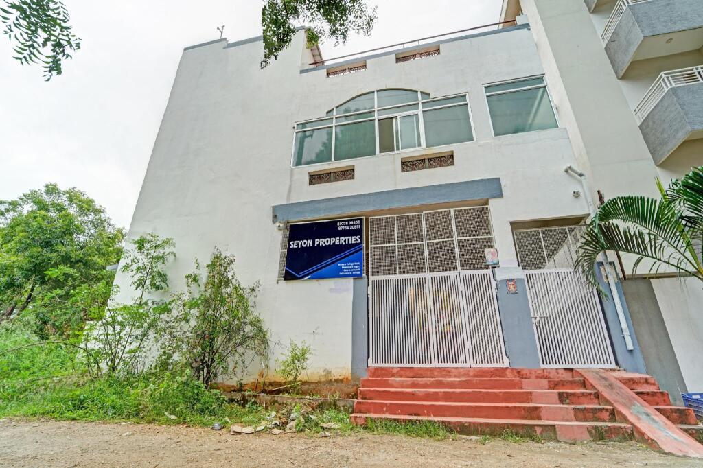 Коимбатур: OYO 84251 Seyon Properties