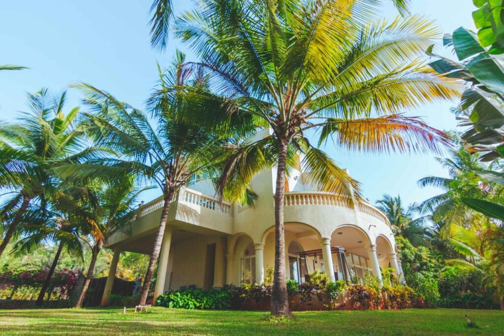 Алибаг: SaffronStays La Casa Maestro, Kashid