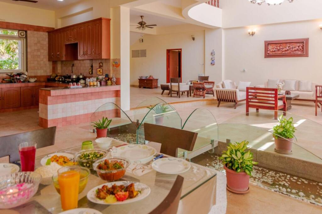 Алибаг: SaffronStays La Casa Maestro, Kashid