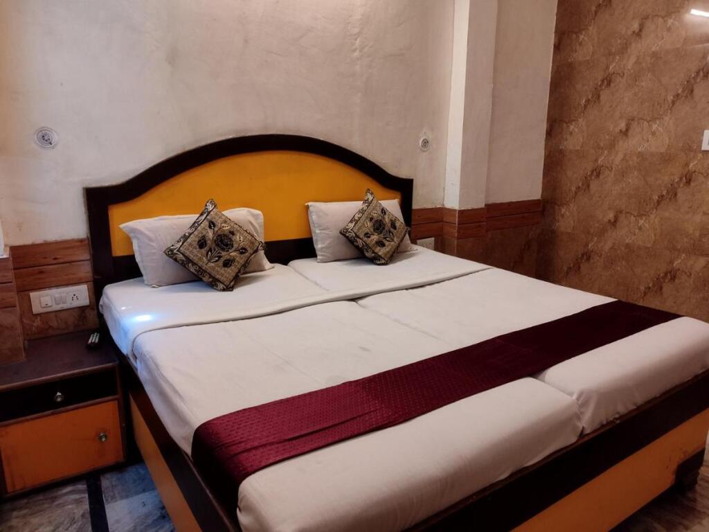 Aligarh: Shraddha Hotel