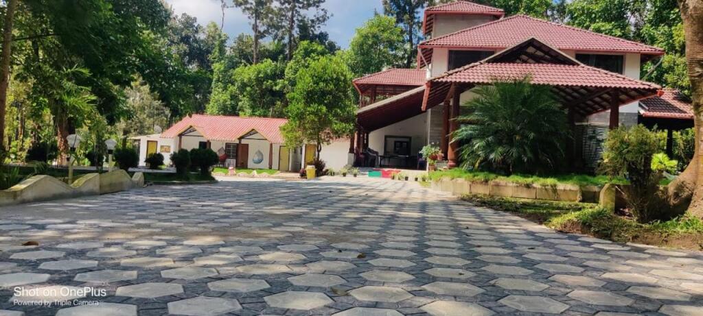 Алюр: The Coffee Castle Villa