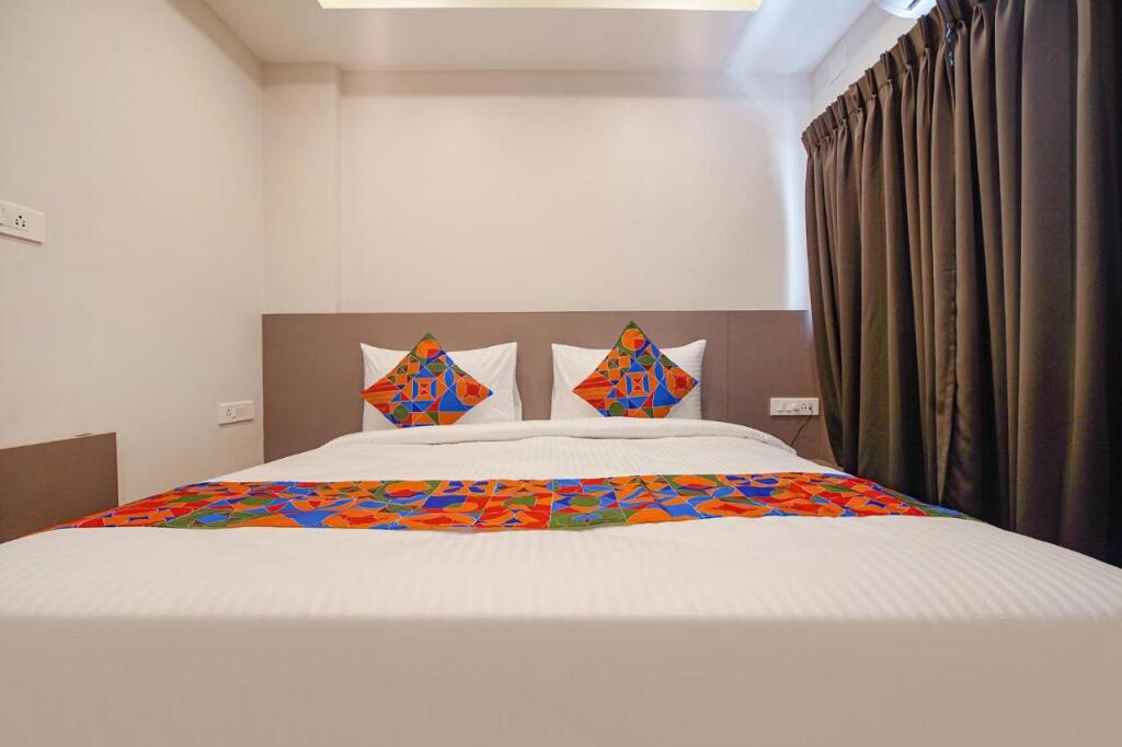 Бангалор: FabHotel Athasri Inn - Nr. Bellandur Railway Station