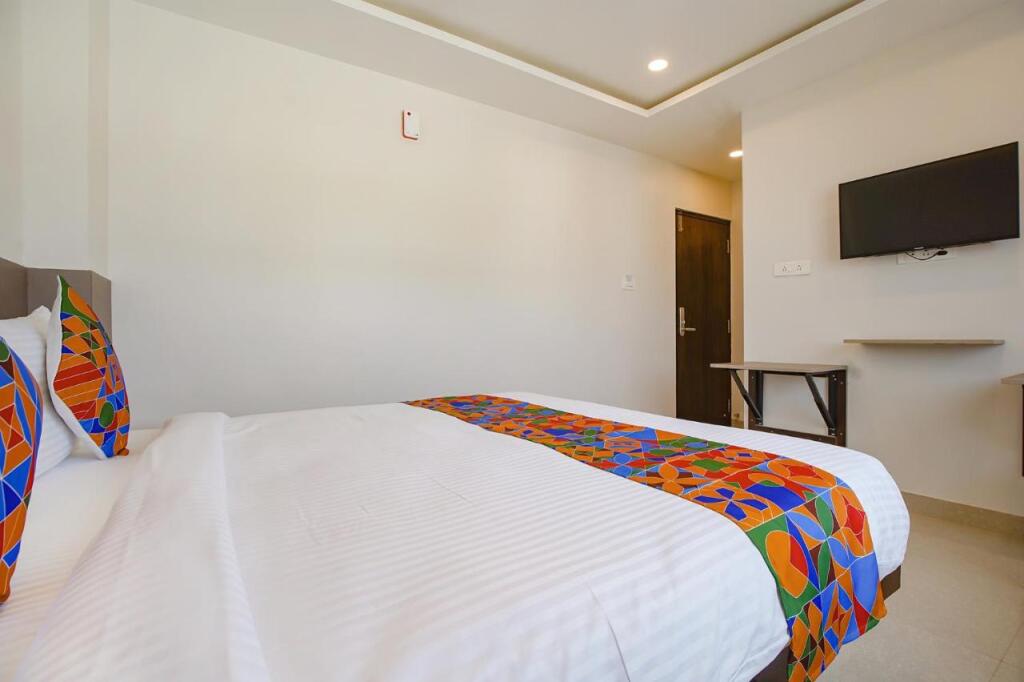 Бангалор: FabHotel Athasri Inn - Nr. Bellandur Railway Station
