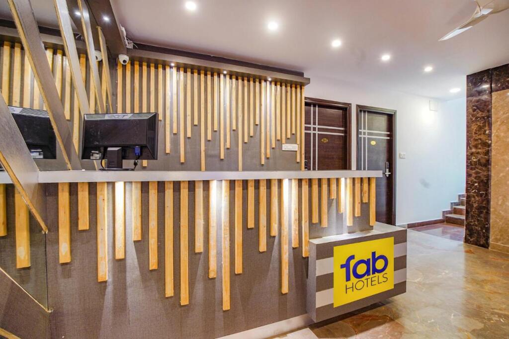 Бангалор: FabHotel Athasri Inn - Nr. Bellandur Railway Station