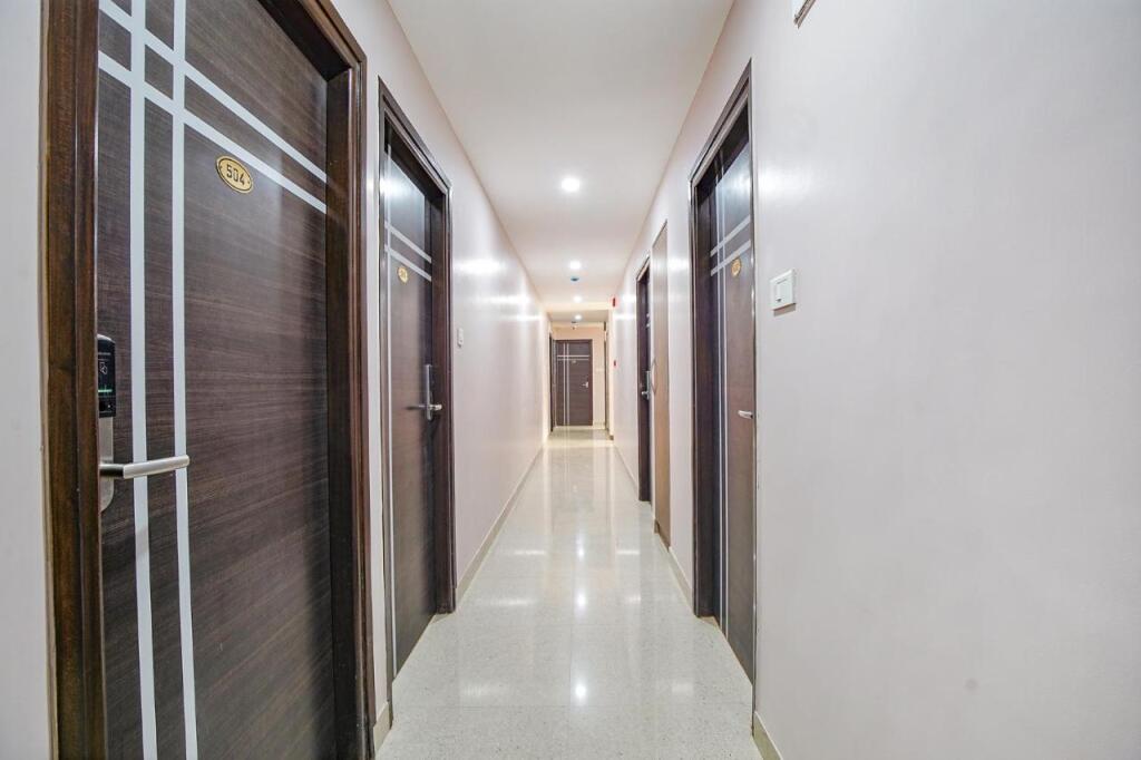 Бангалор: FabHotel Athasri Inn - Nr. Bellandur Railway Station