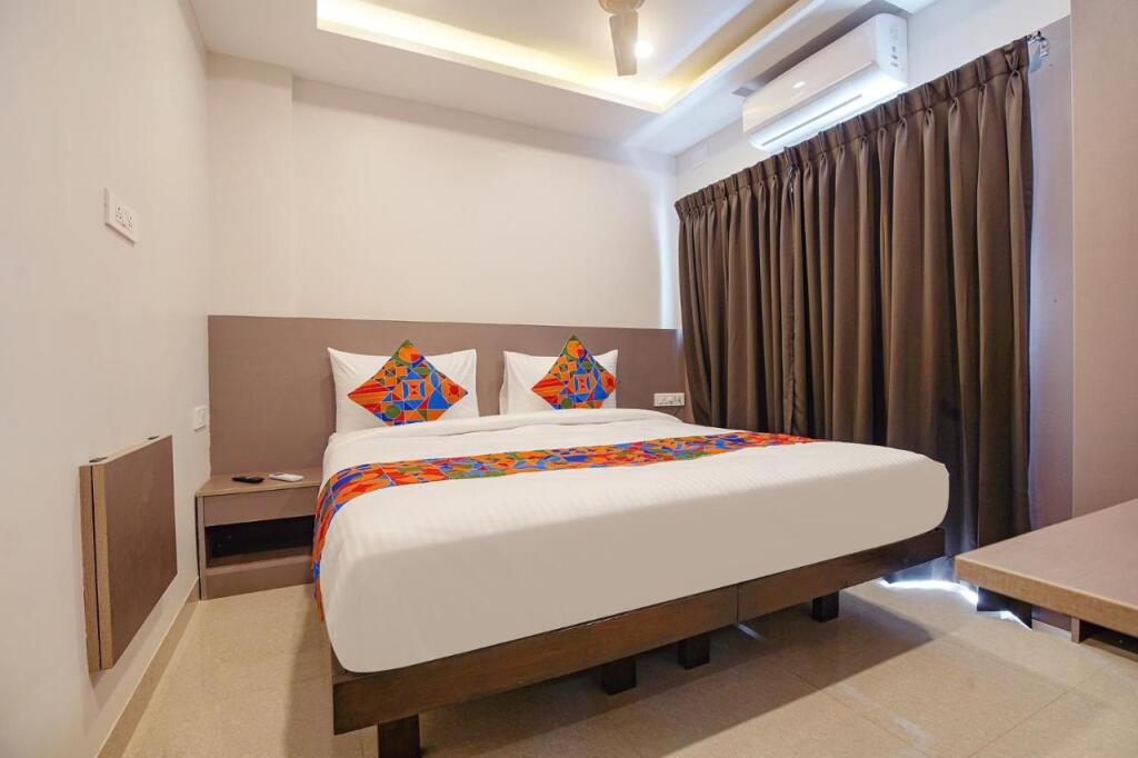 Бангалор: FabHotel Athasri Inn - Nr. Bellandur Railway Station